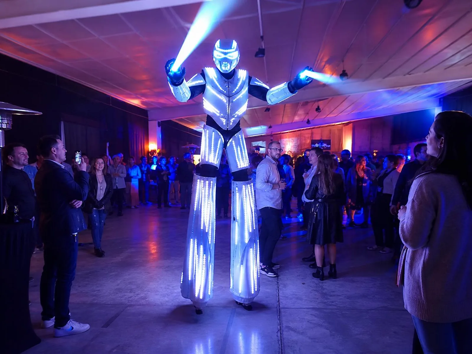 Artiste Robot Humain Lumineux — animation événementielle