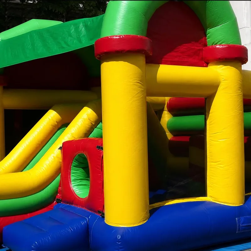 Le château gonflable Bouncer Slide