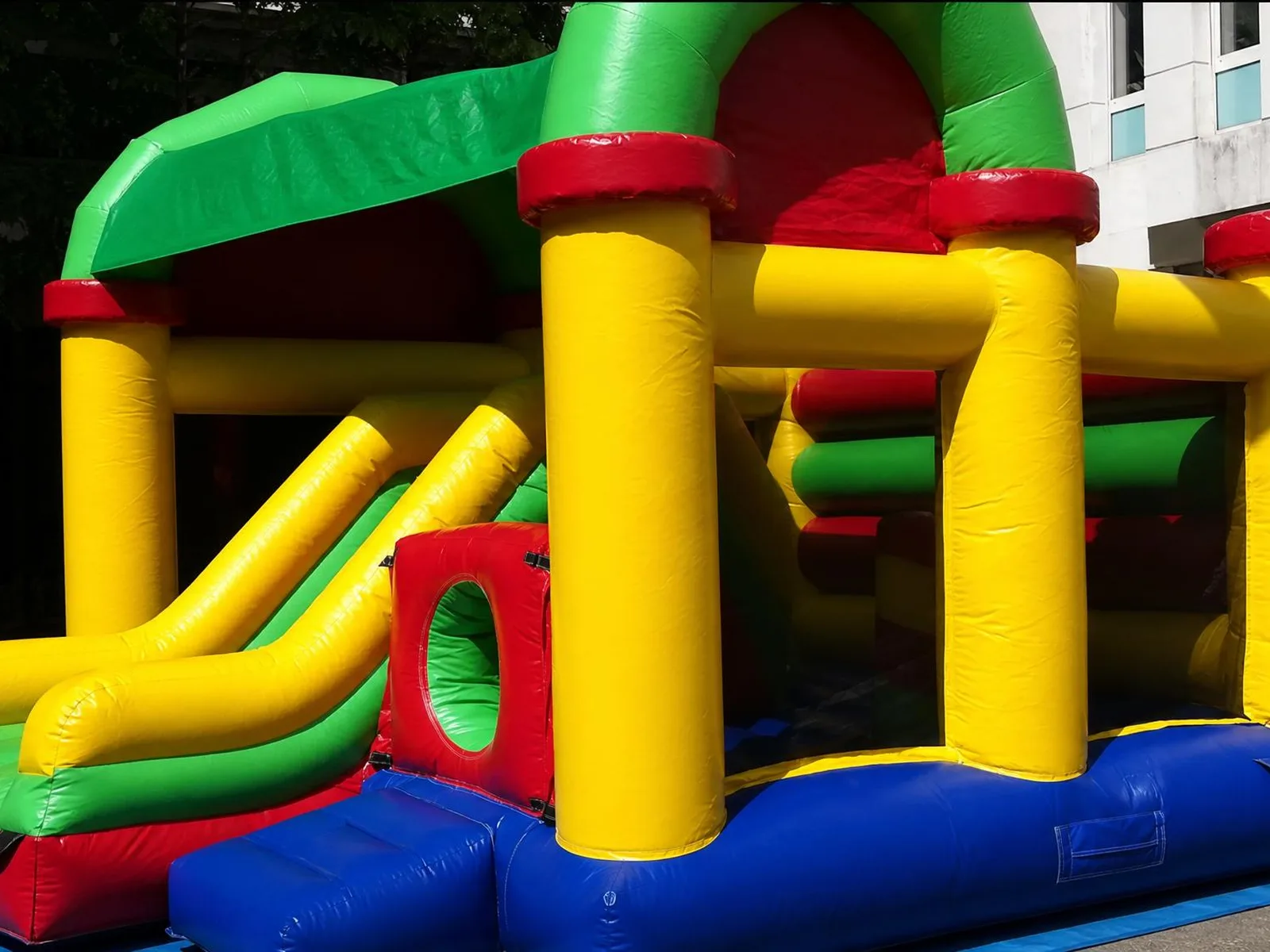 Le château gonflable Bouncer Slide — animation événementielle