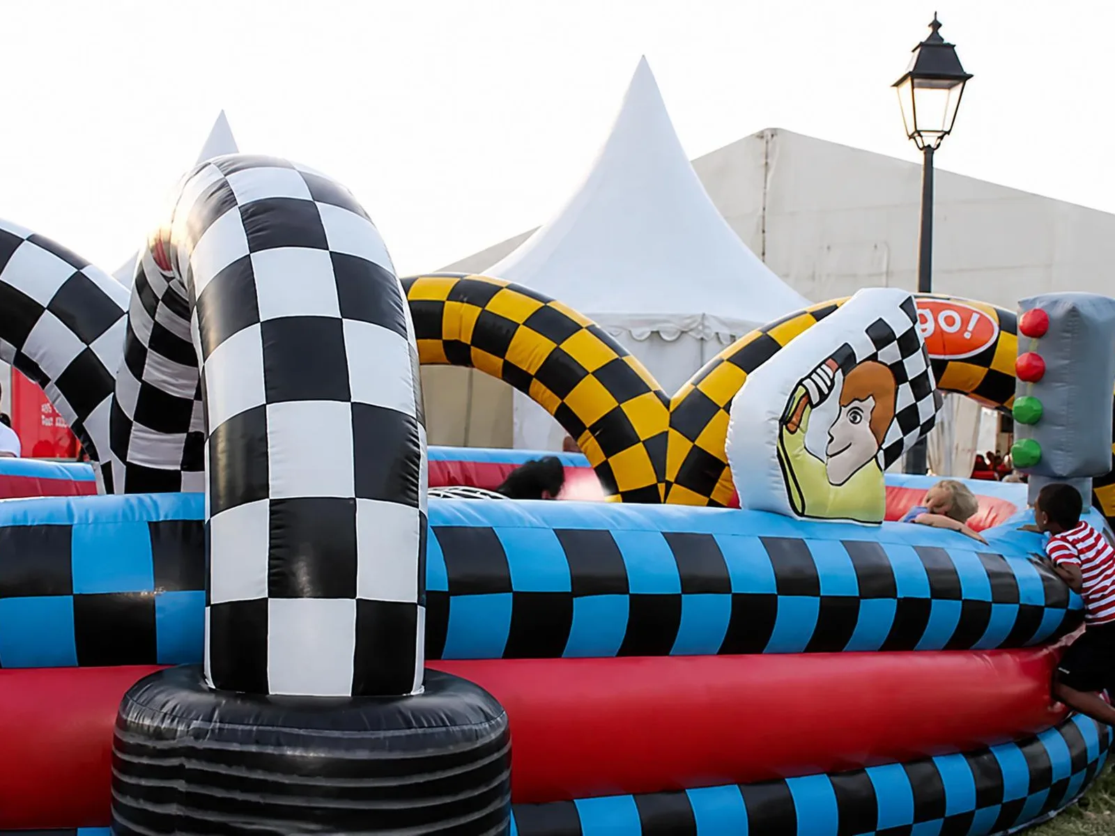 Le château gonflable Grand Prix — animation événementielle