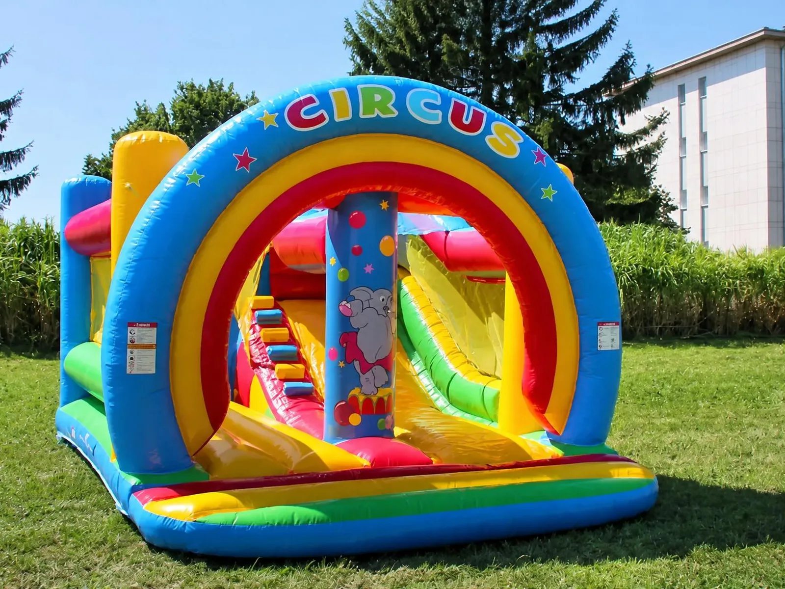 Le château gonflable Slide Circus — animation événementielle