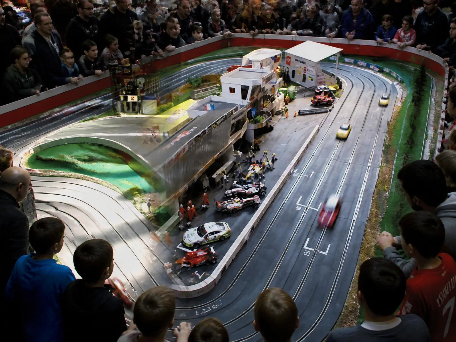 Circuit Voitures Électriques Géant — animation événementielle