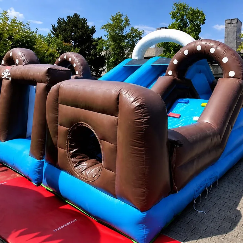 Le méga parcours gonflable Pirate