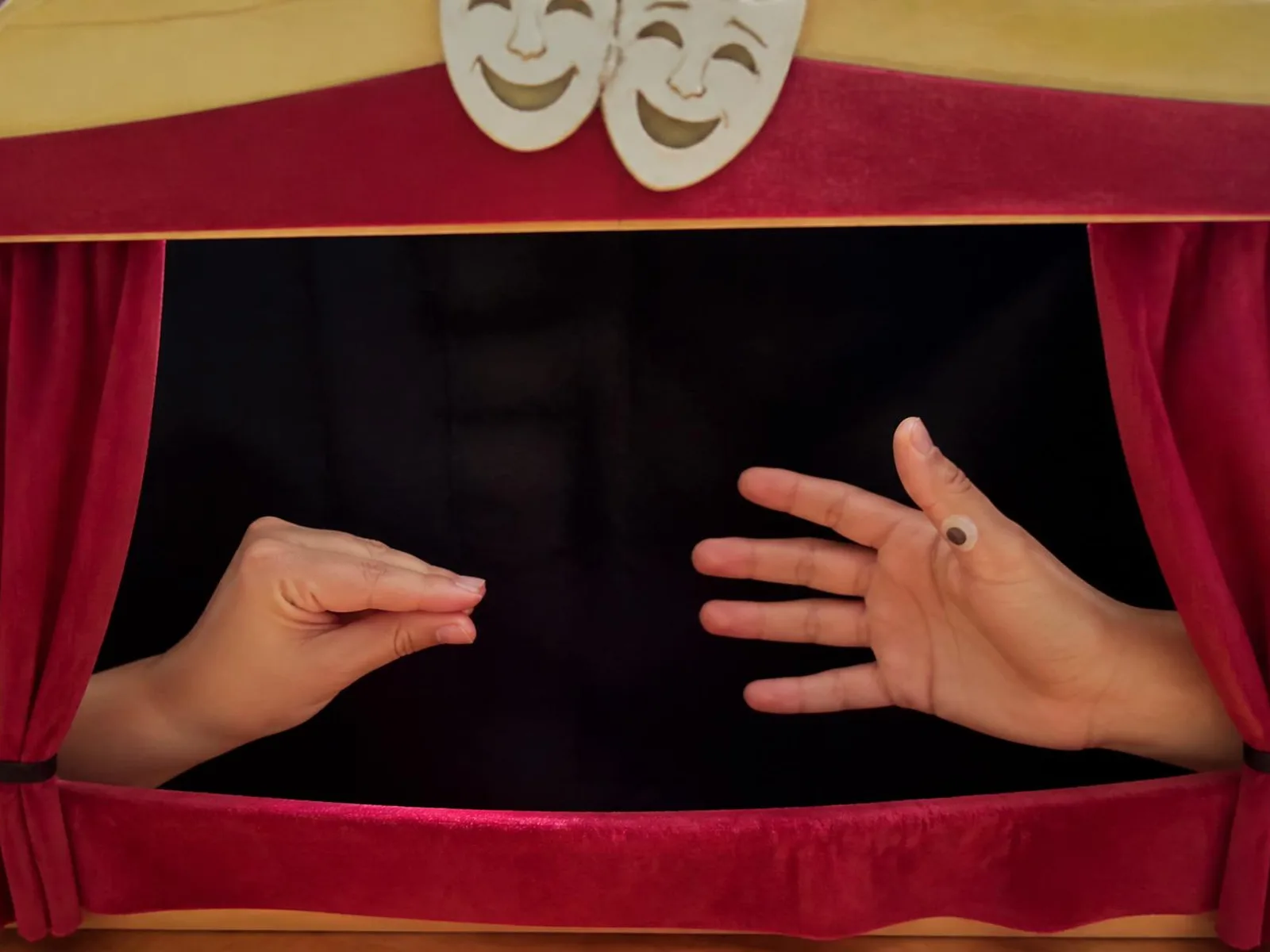 Mimes Théâtre de Mains — animation événementielle