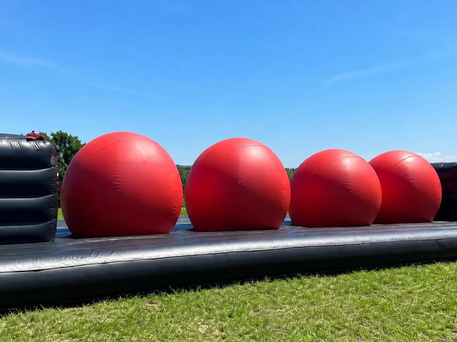 Le parcours gonflable Crossover Balls — animation événementielle