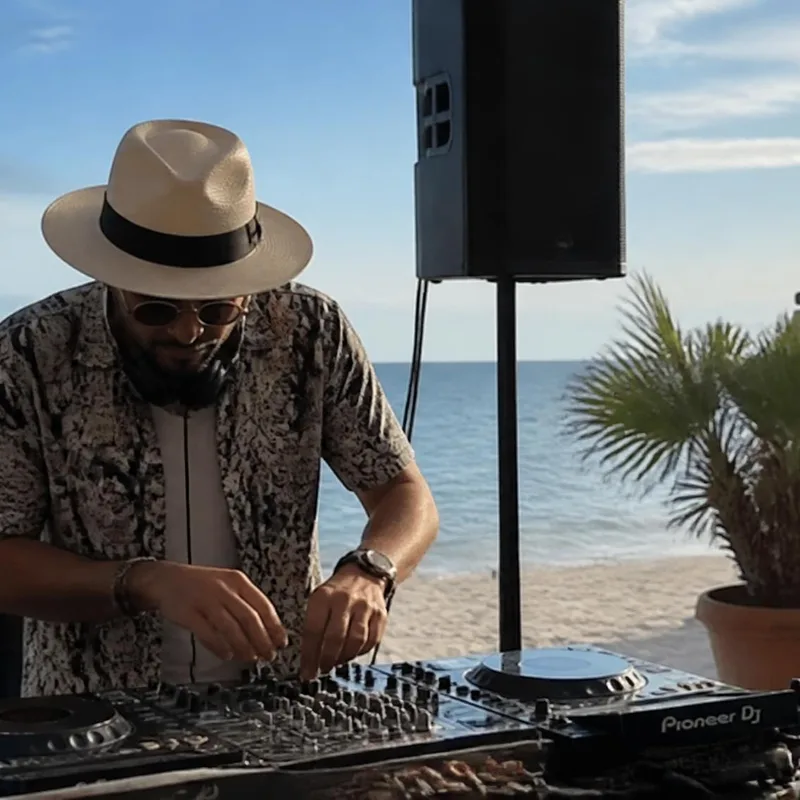 Prestation DJ Latino