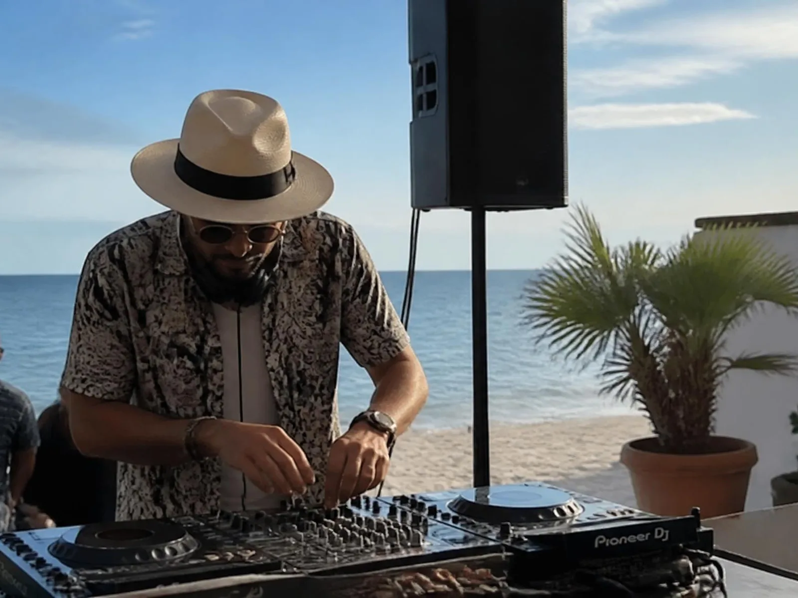 Prestation DJ Latino — animation événementielle