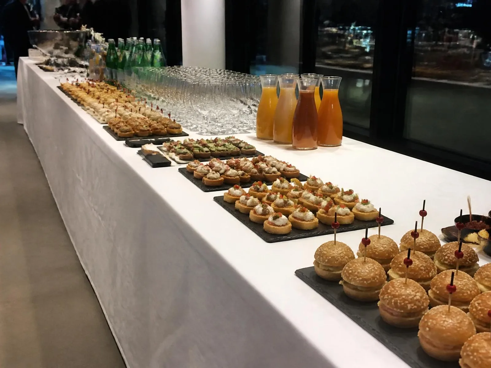 Service Traiteur Cocktail Dînatoire — animation événementielle