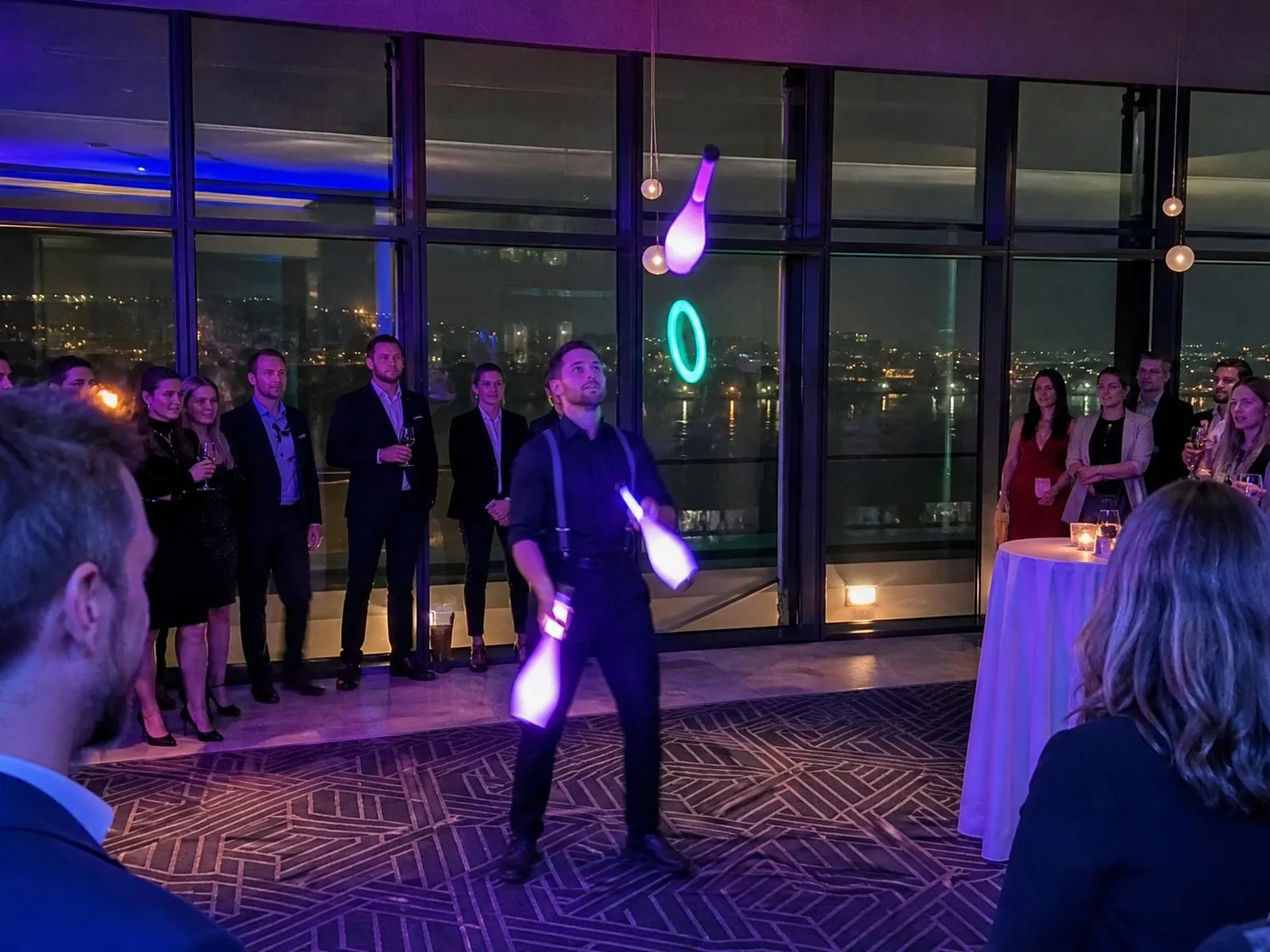 Spectacle Jongleur LED — animation événementielle